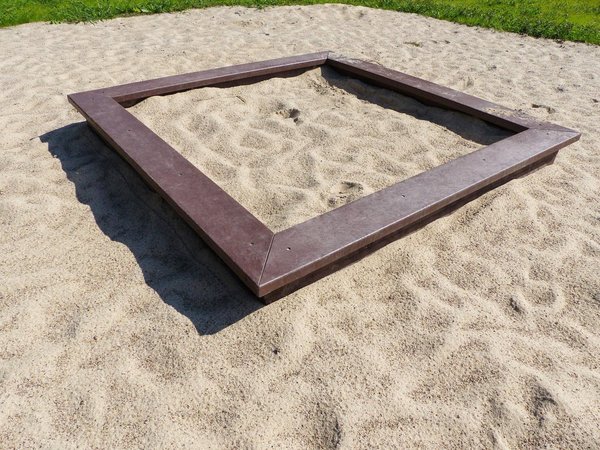 Sandkasten Namib aus hanit® Recyclingkunststoff für Kinder in vier Modellgrößen