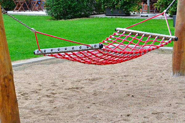 Spielplatz - Hängematte - Schaukelnetz aus PP Tau mit Stahleinlage
